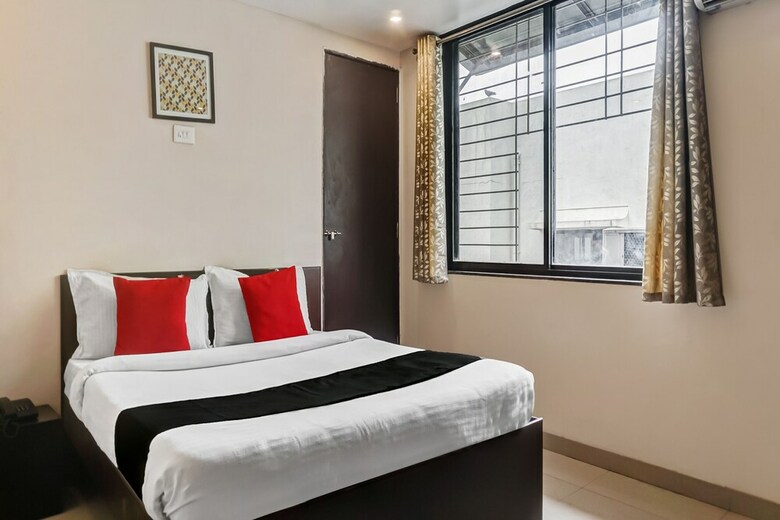Hotel Oyo 23501 Log Inn Plaza