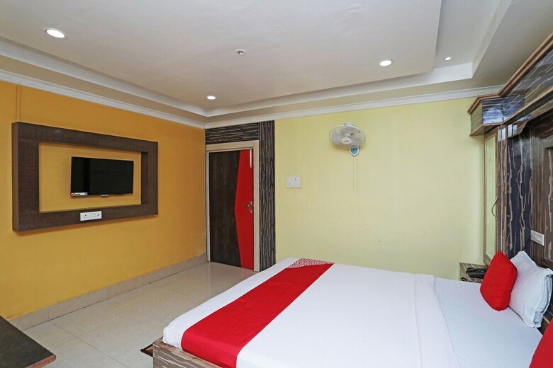Oyo 24971 Hotel South City