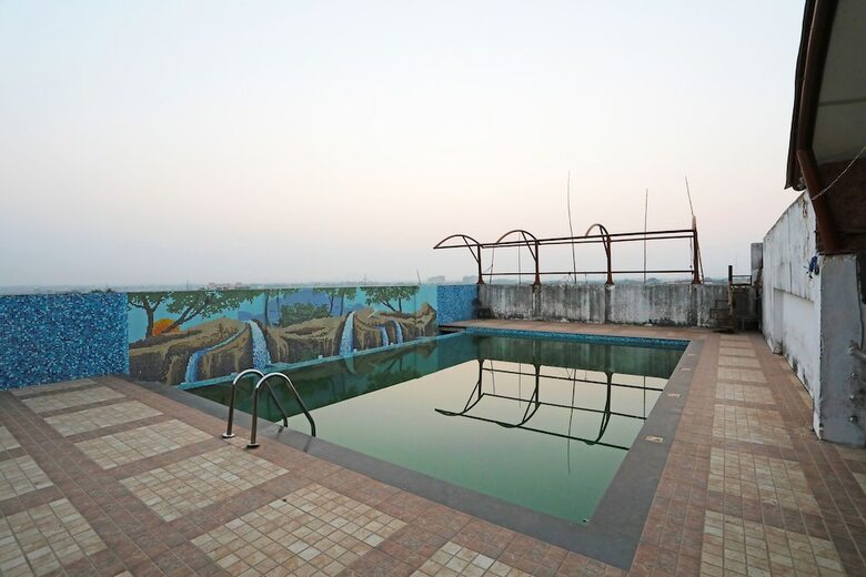 Oyo 24971 Hotel South City