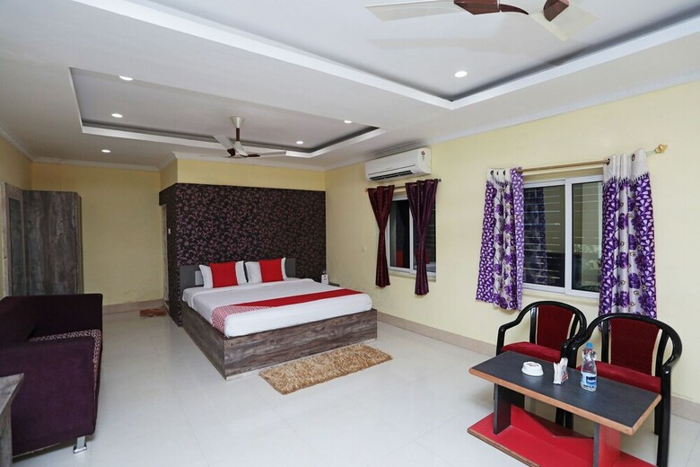 Oyo 24971 Hotel South City