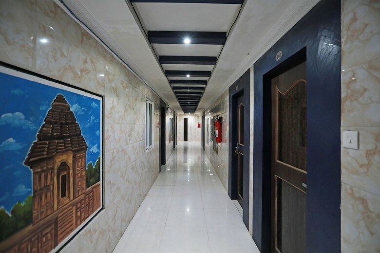 Oyo 24971 Hotel South City
