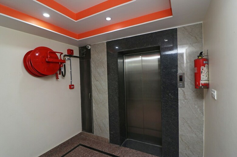 Hotel Oyo 23681 Hira Palace