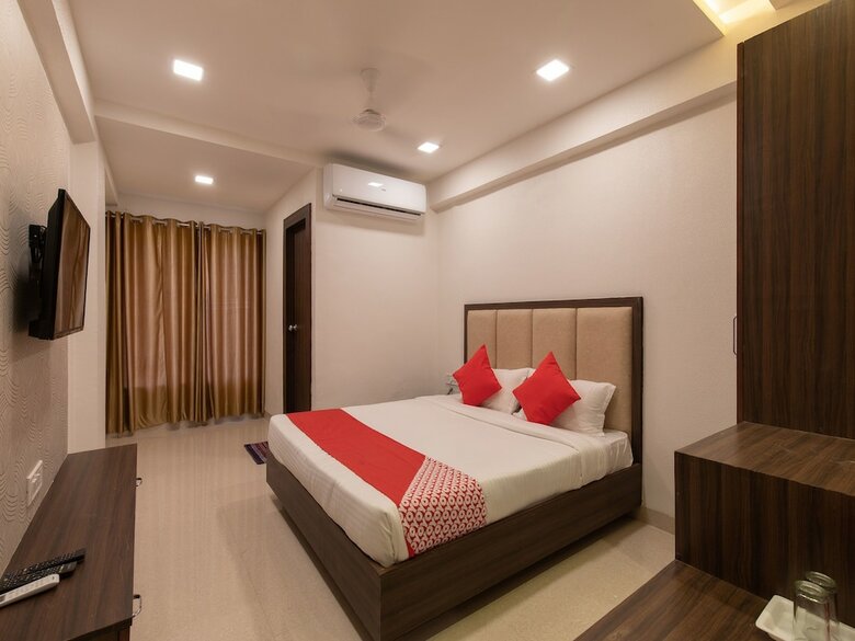 Hotel Oyo 15365 Royal Galaxy Park