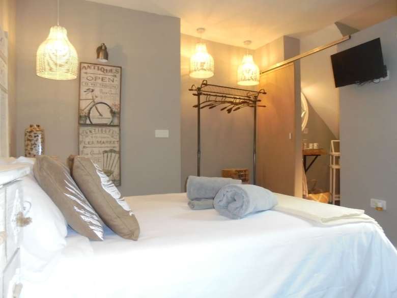 Hostal Tak