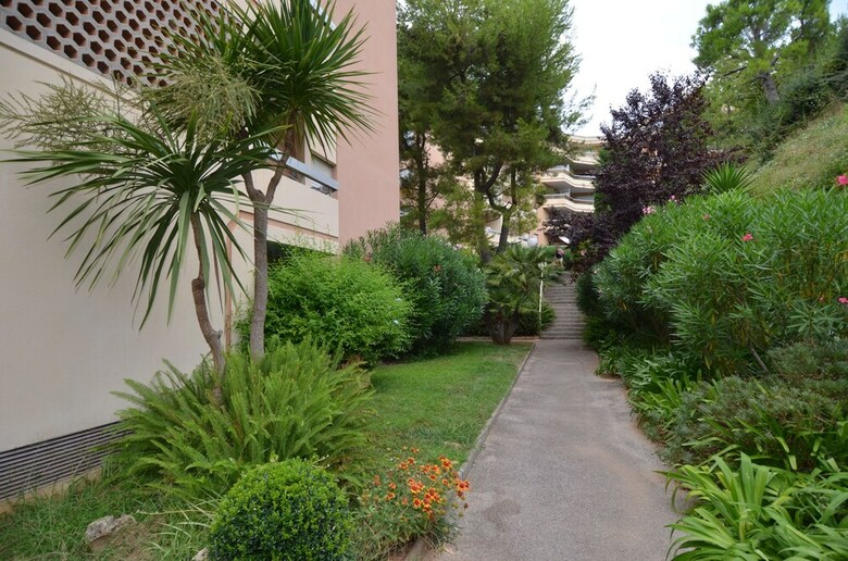 Spacious Apartment 5 Persons With Swimming-pool And Terrace Nice West