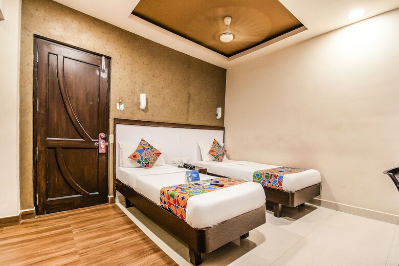 Fabhotel Emerald Manor