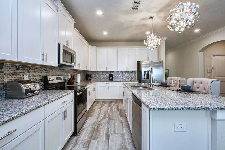 Storey Lake- 6 Bedroom Pool Home- 1668st