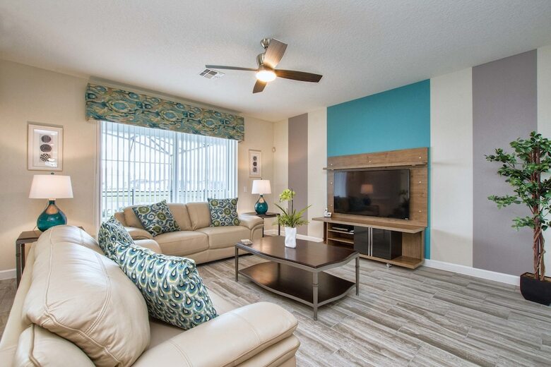 Storey Lake- 6 Bedroom Pool Home- 1655st