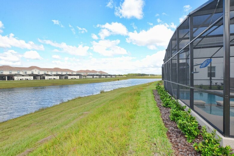 Storey Lake- 6 Bedroom Pool Home- 1655st
