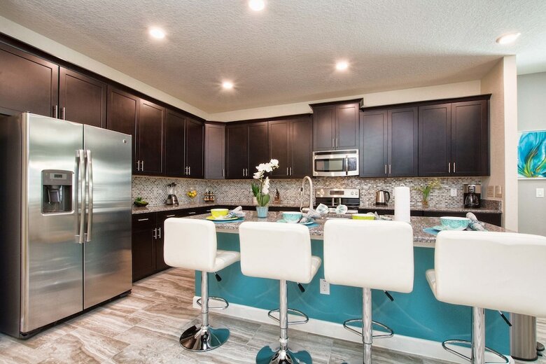 Storey Lake- 6 Bedroom Pool Home- 1655st