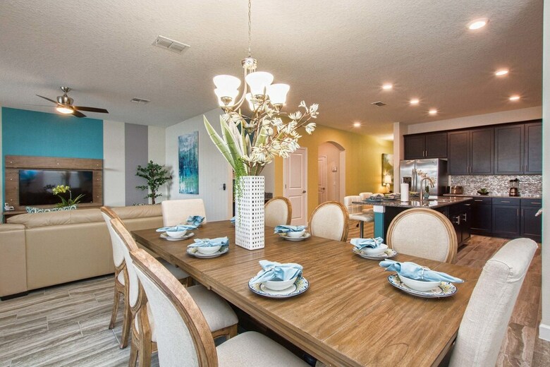 Storey Lake- 6 Bedroom Pool Home- 1655st