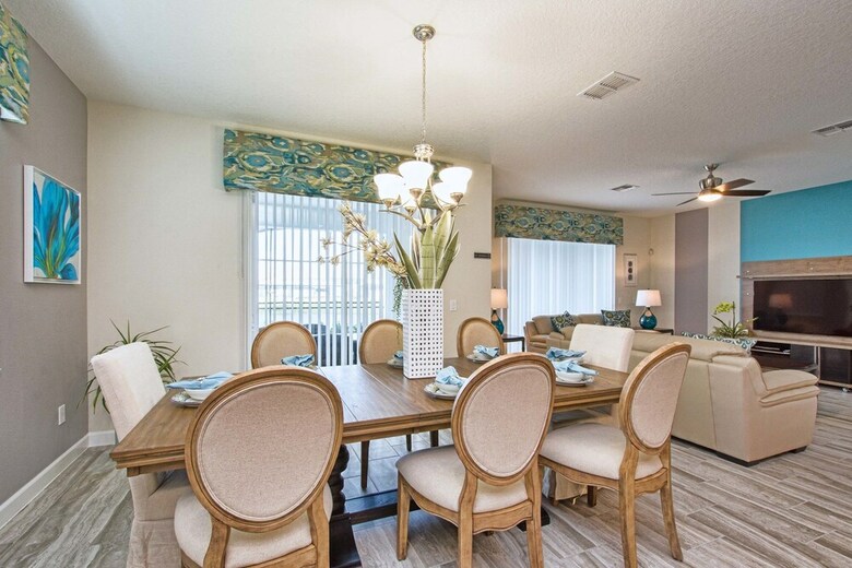 Storey Lake- 6 Bedroom Pool Home- 1655st