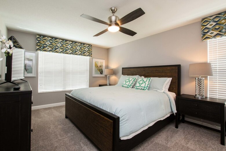 Storey Lake- 6 Bedroom Pool Home- 1655st