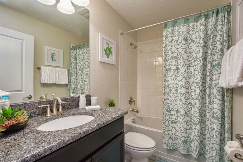 Storey Lake- 6 Bedroom Pool Home- 1655st