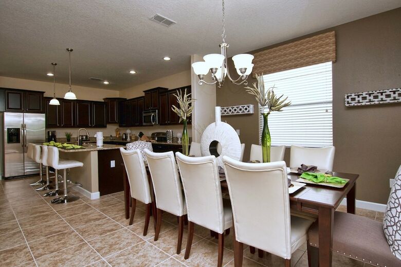 Paradise Palms- 6 Bedroom Pool Home-3150pp