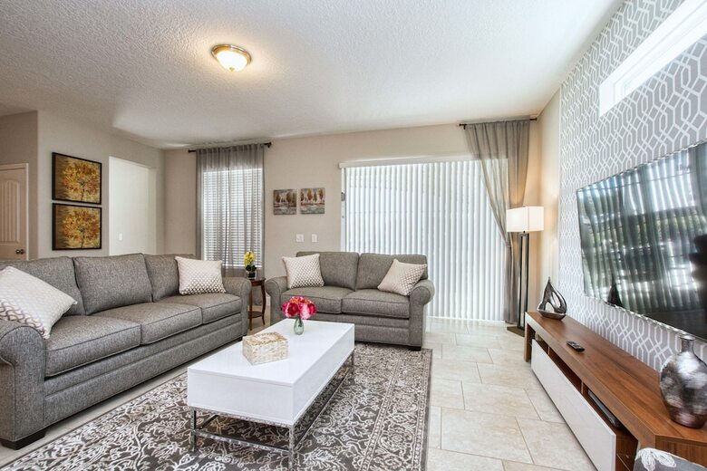 Solterra - 6 Bedrooms House W/pool-7040sr