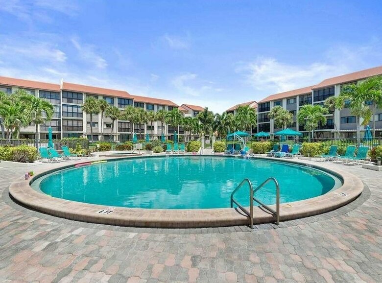Siesta Dunes Beach 201 - Two Bedroom Condo