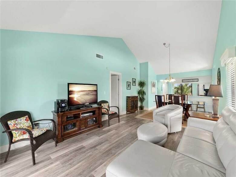 Siesta Dunes Beach 201 - Two Bedroom Condo
