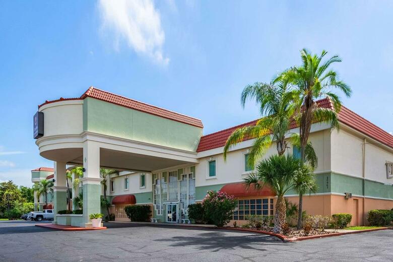 Hotel Clarion Inn & Suites Clearwater Central