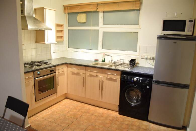 Spacious 1 Bedroom Apartment In London