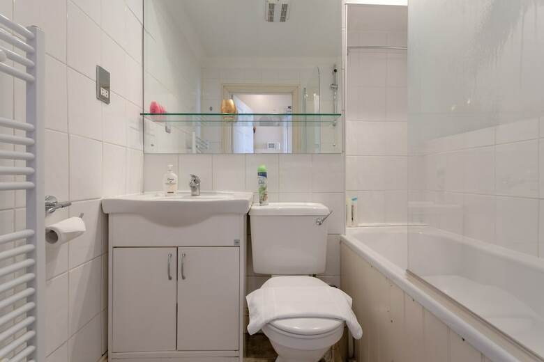 2 Bedroom Apartment In Pimlico London