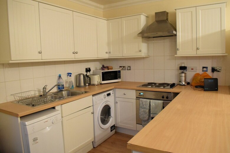 2 Bedroom Apartment In Pimlico London