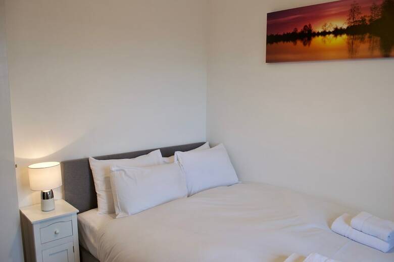 Top Floor 2 Bedroom Apartment Near Leith Walk