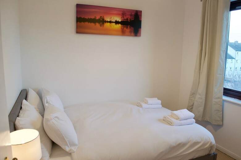Top Floor 2 Bedroom Apartment Near Leith Walk