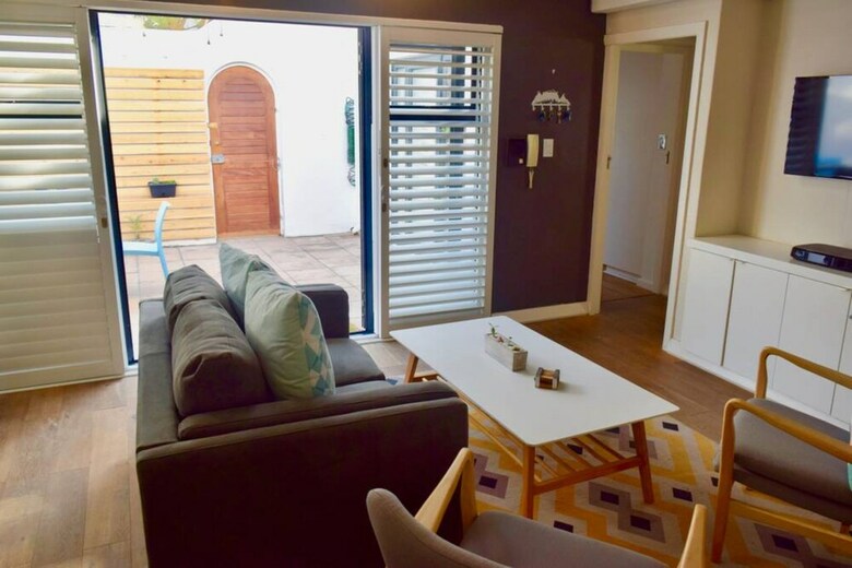 Modern 2 Bedroom Townhouse In Green Point