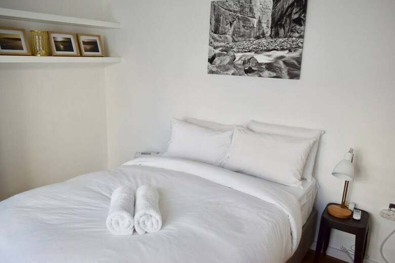 Modern 2 Bedroom Townhouse In Green Point