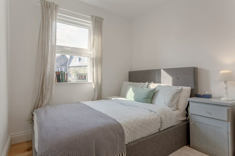 Bright 1 Bedroom Apartment In Wimbledon Park