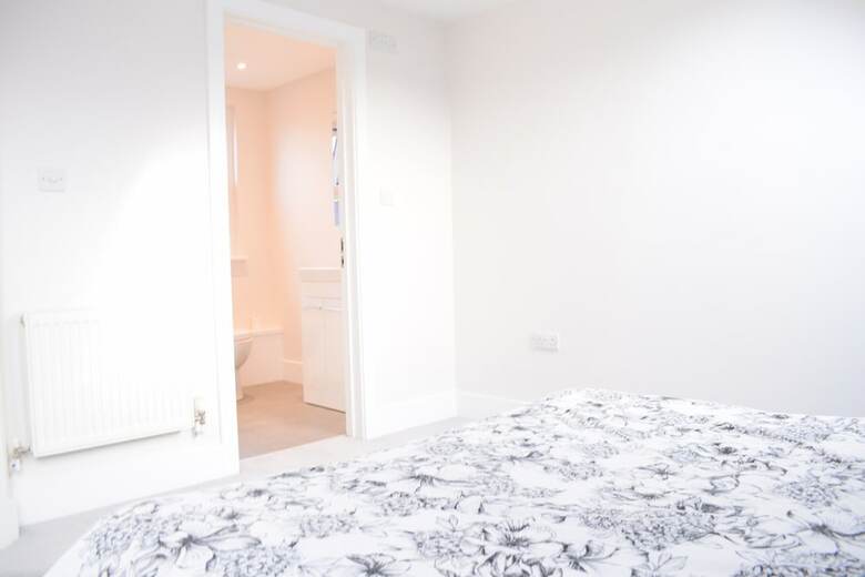 3 Bedroom Garden House In Earlsfield