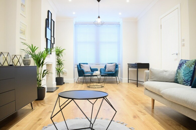 3 Bedroom Garden House In Earlsfield