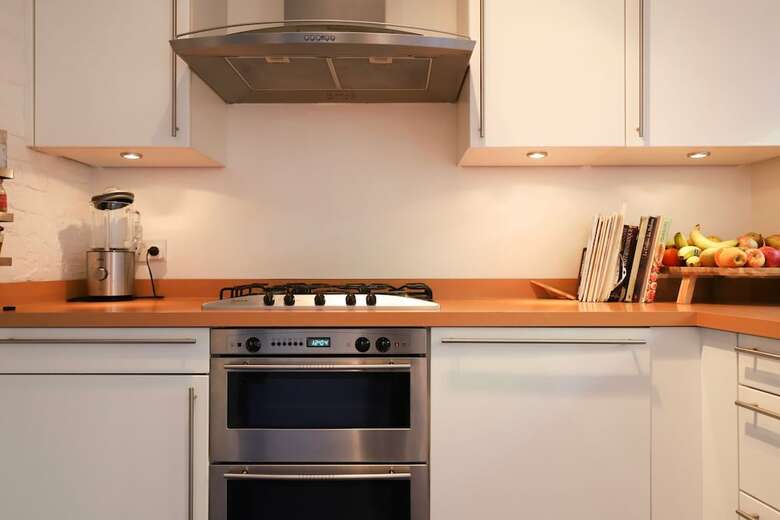 Stunning 3 Bedroom Home With Private Back Garden