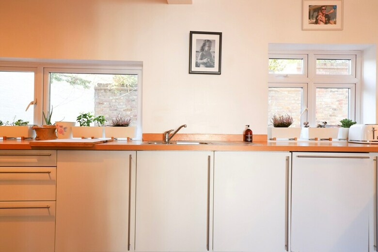 Stunning 3 Bedroom Home With Private Back Garden