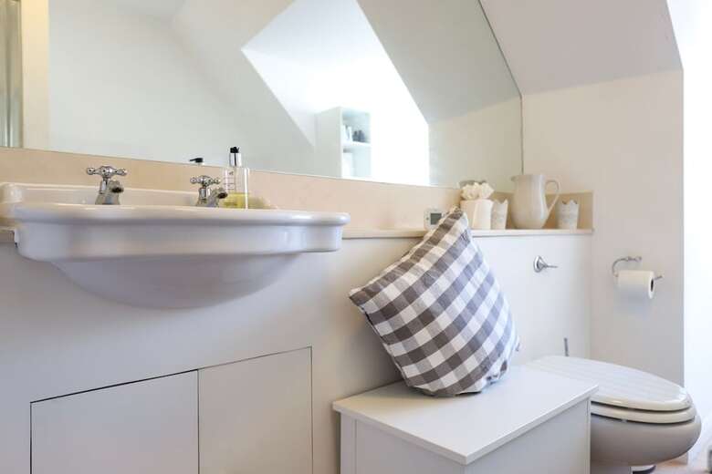Stunning 3 Bedroom Home With Private Back Garden