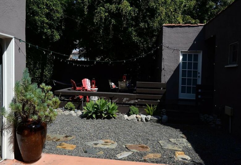 Ethnic Vibes In Weho Melrose - Walk To Everywhere