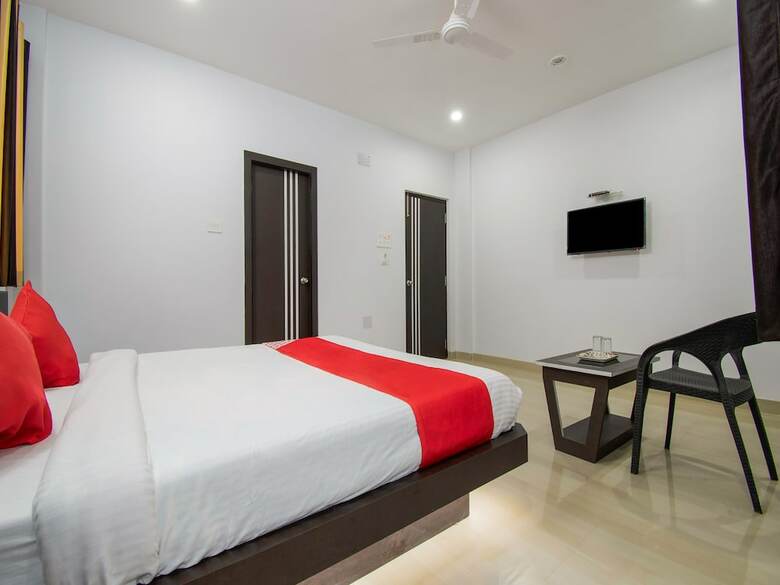 Oyo 26974 Hotel S G International