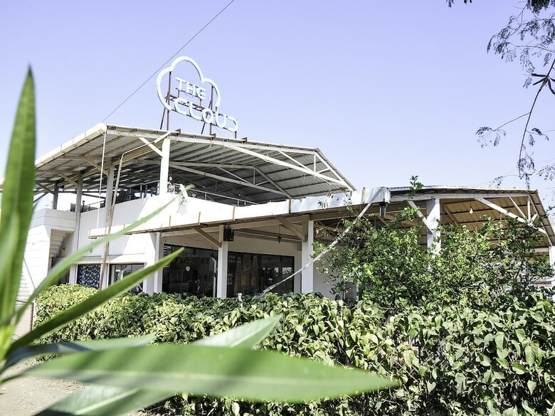 Oyo 27785 The Cloud Hotel And Resorts