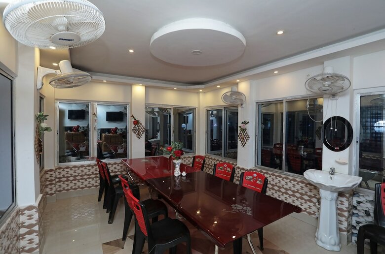 Hotel Oyo 24224 Varsha Resort
