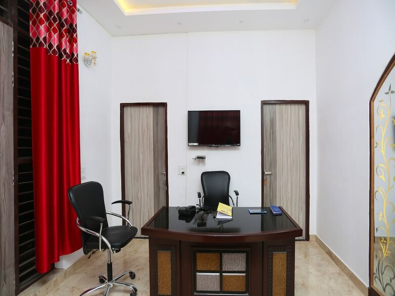 Oyo 26628 Hotel Rest Palace