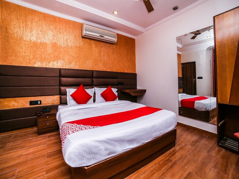 Oyo 26589 Hotel Royal Town