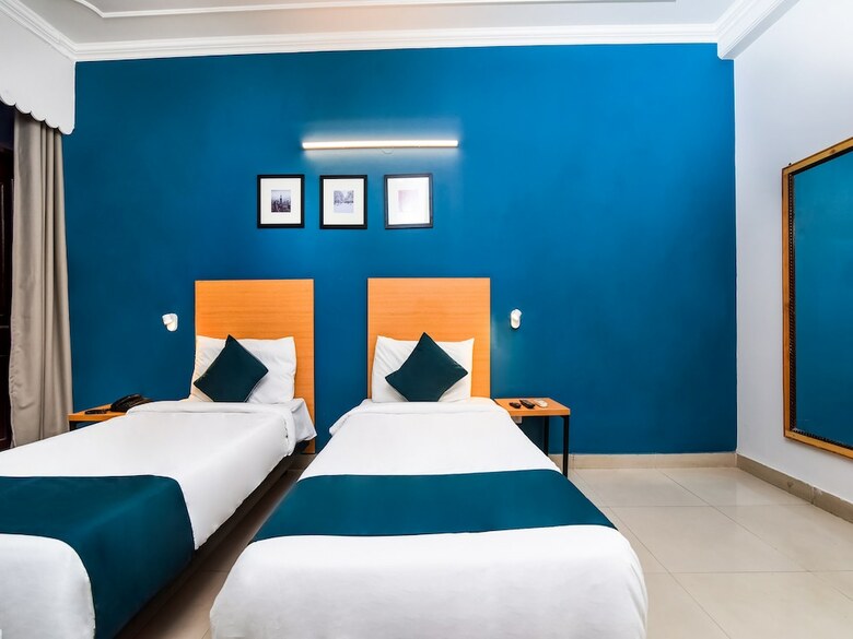 Hotel Oyo 20036 Silverkey Akash Neem Marg