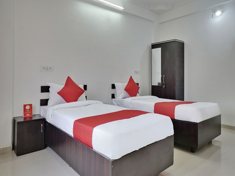 Oyo 27821 Hotel Royal Inn Pune
