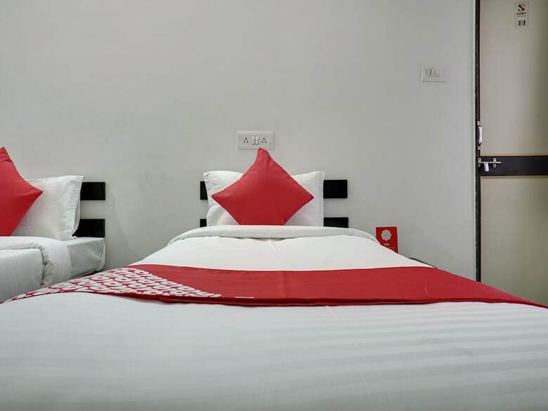 Oyo 27821 Hotel Royal Inn Pune