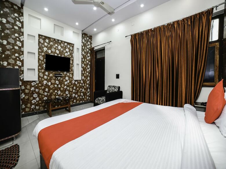 Oyo 28071 Hotel Prakash Regency