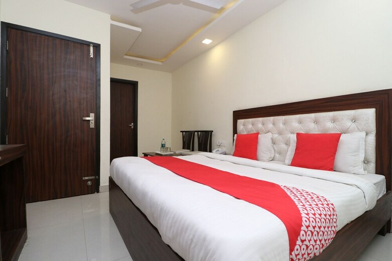 Oyo 28646 Hotel Golden Heart
