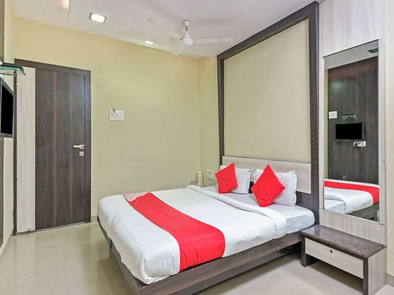 Hotel Oyo 24048 Shree Krishna Palace