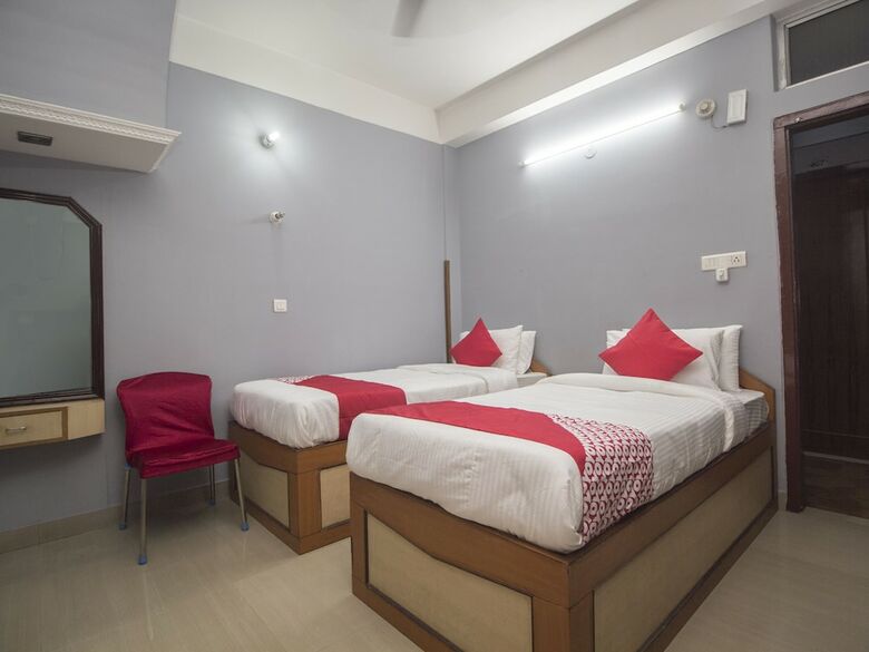 Oyo 16041 Hotel Golden Moments
