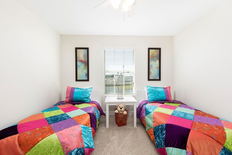 Lovely Vacation Townhouse With Pool Sl3103